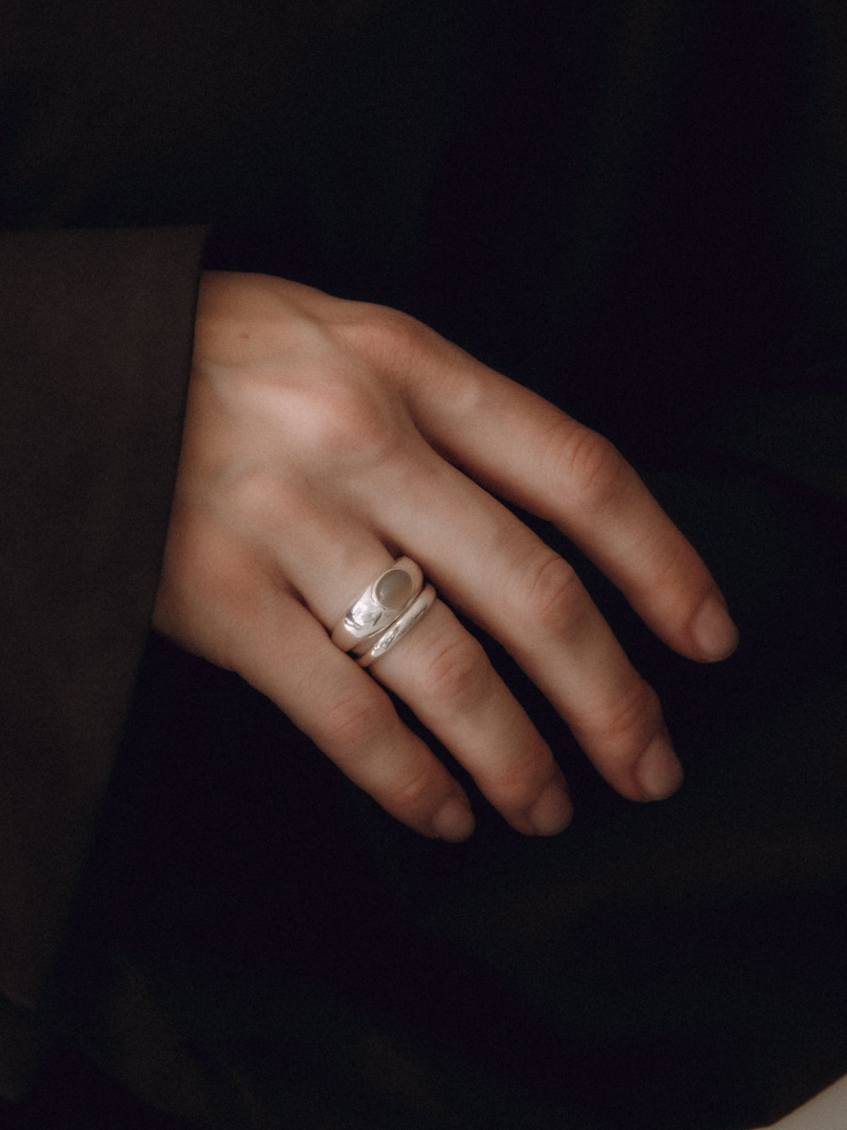 CHUNKY RING WITH OVAL GEMSTONE