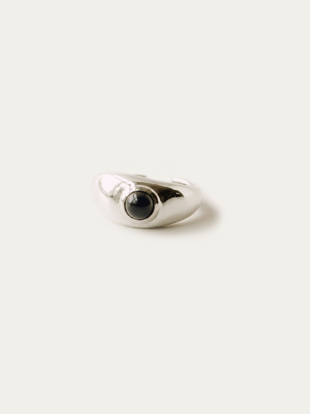 KNUCKLE RING WITH ROUND GEMSTONE