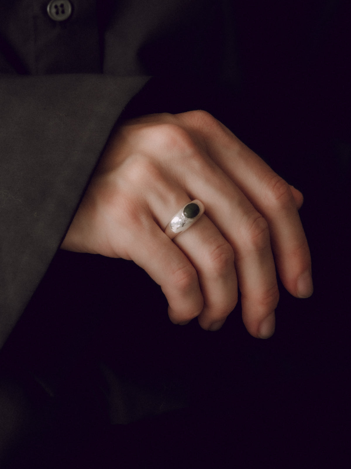 CHUNKY RING WITH OVAL GEMSTONE