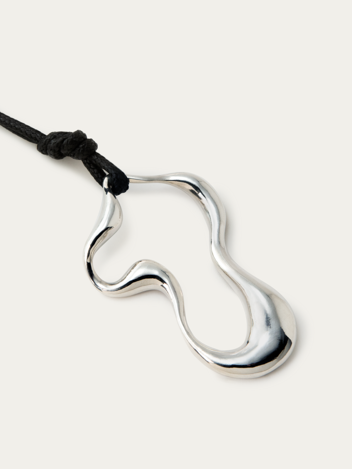 VALE NECKLACE