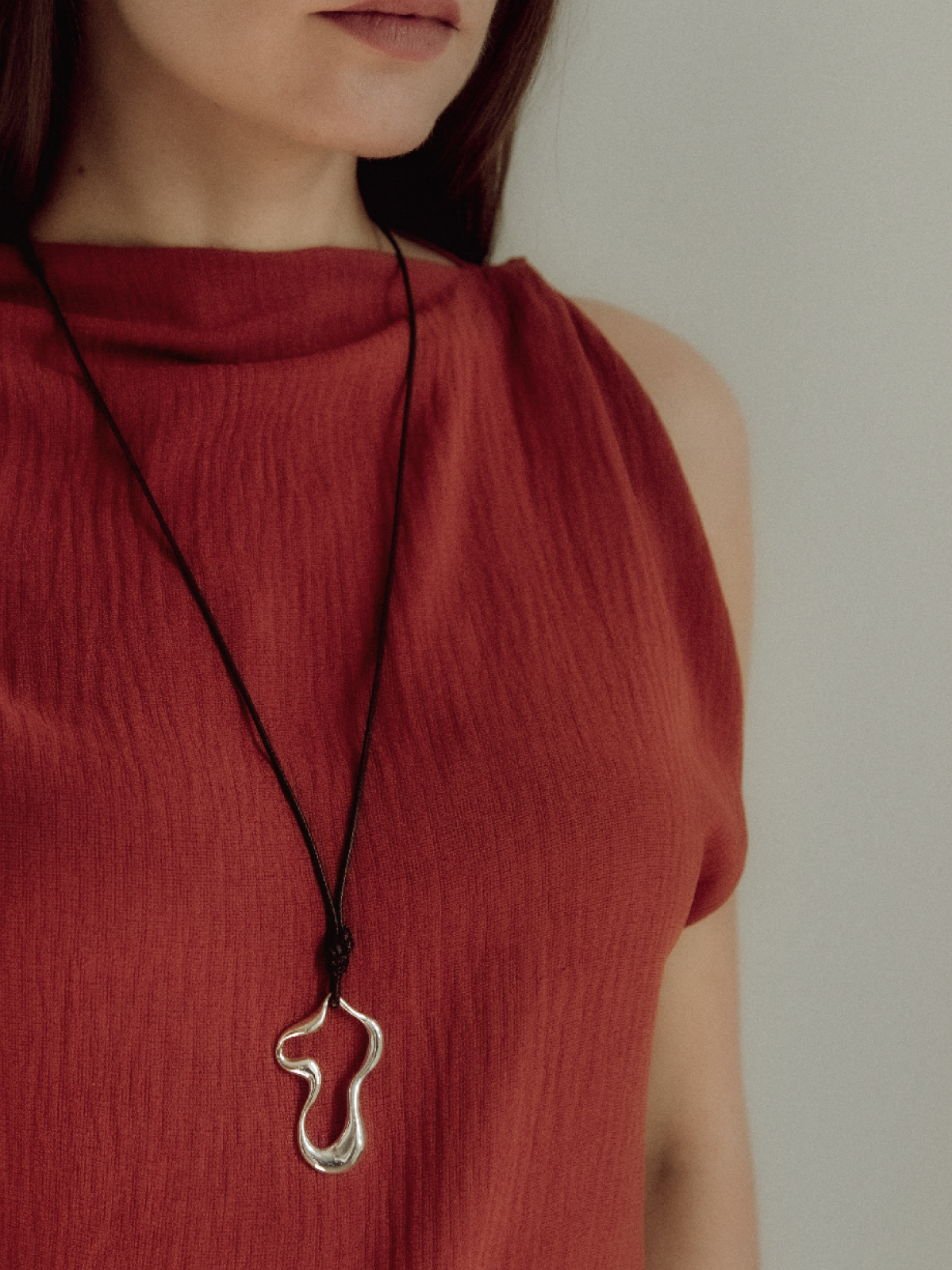 VALE NECKLACE